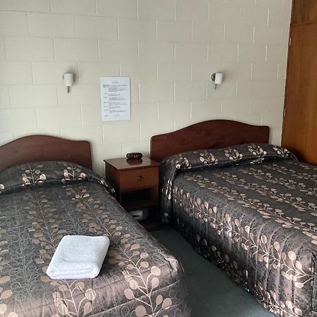 Helensborough Motor Inn Balclutha Bagian luar foto
