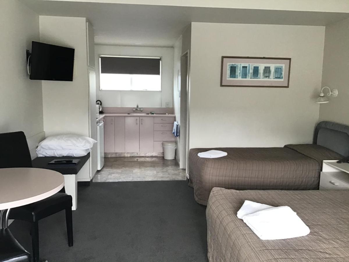 Helensborough Motor Inn Balclutha Bagian luar foto