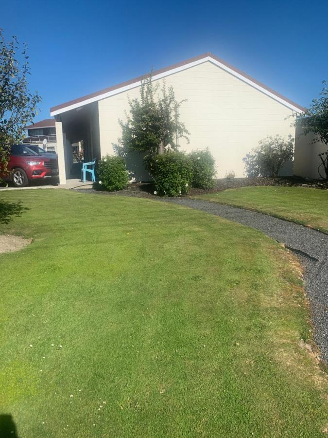 Helensborough Motor Inn Balclutha Bagian luar foto