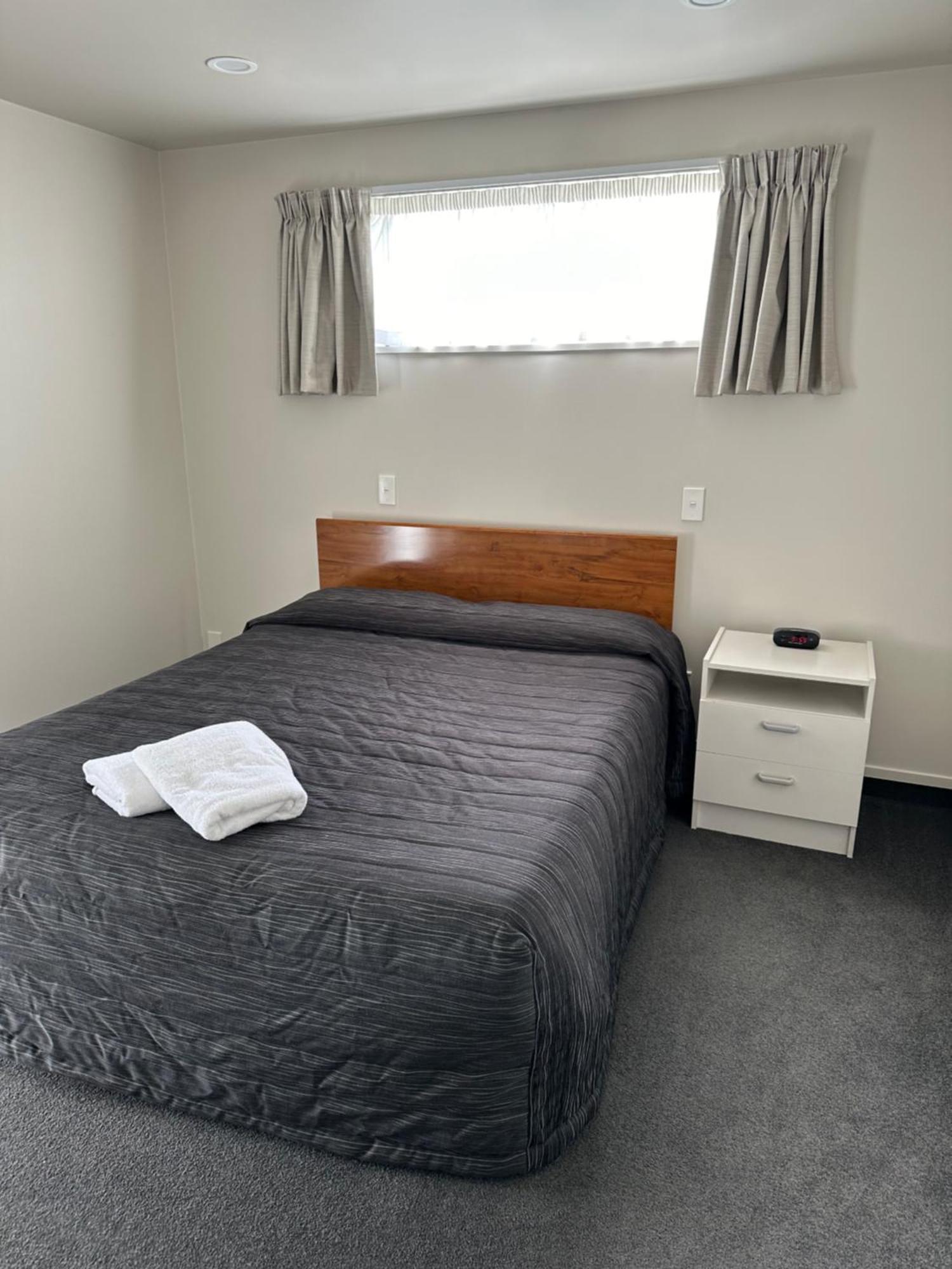Helensborough Motor Inn Balclutha Bagian luar foto