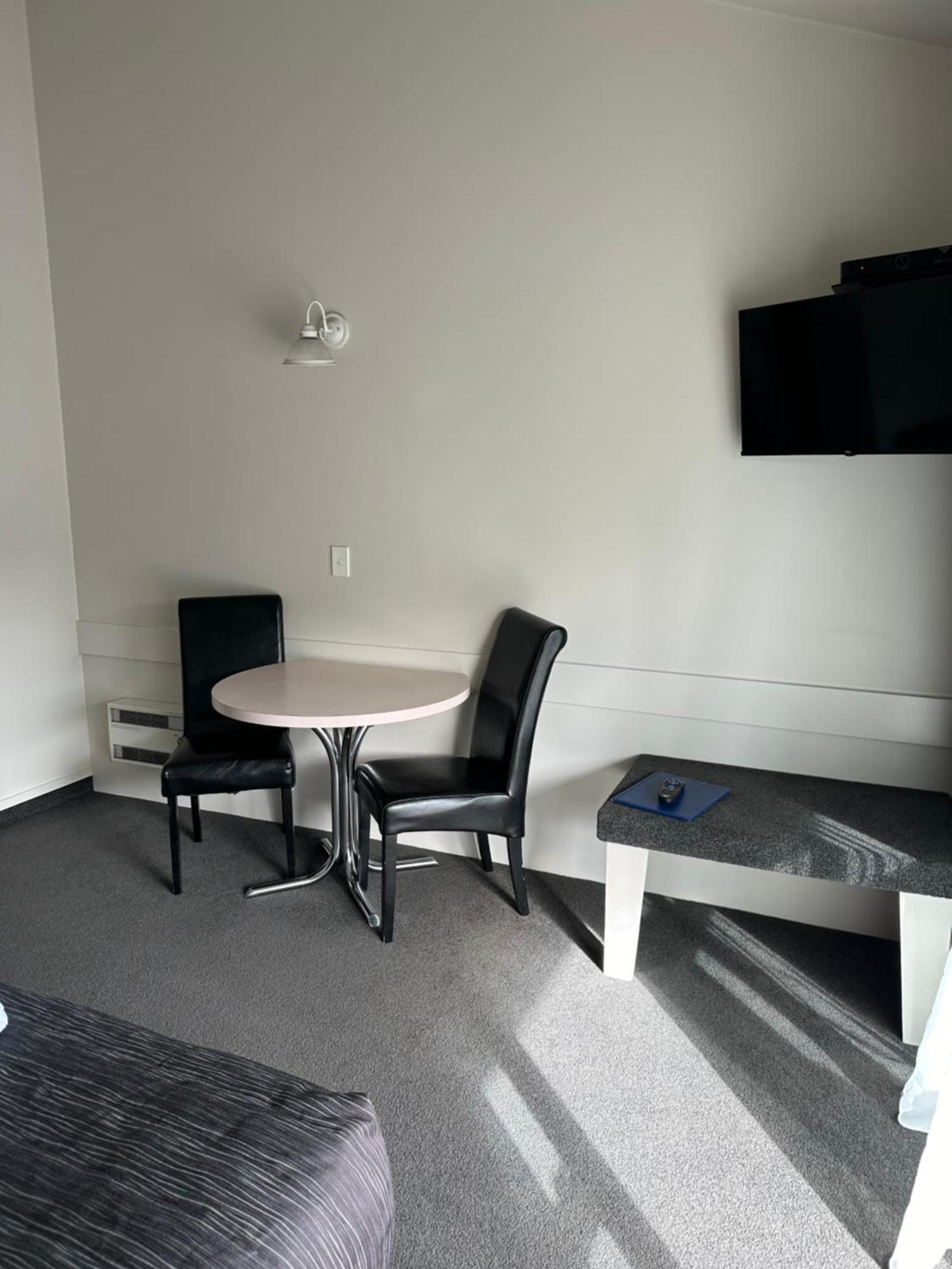 Helensborough Motor Inn Balclutha Bagian luar foto