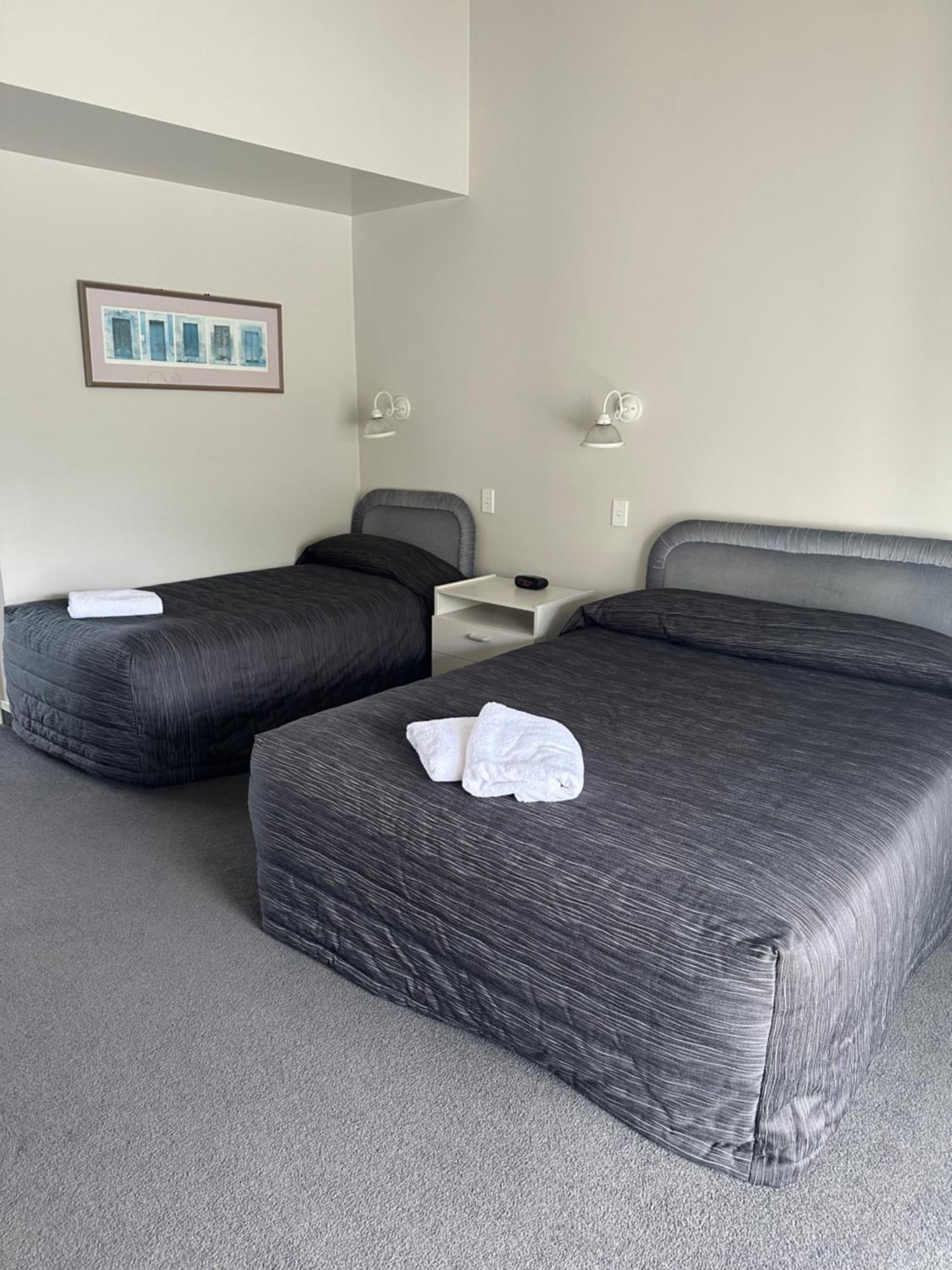 Helensborough Motor Inn Balclutha Bagian luar foto