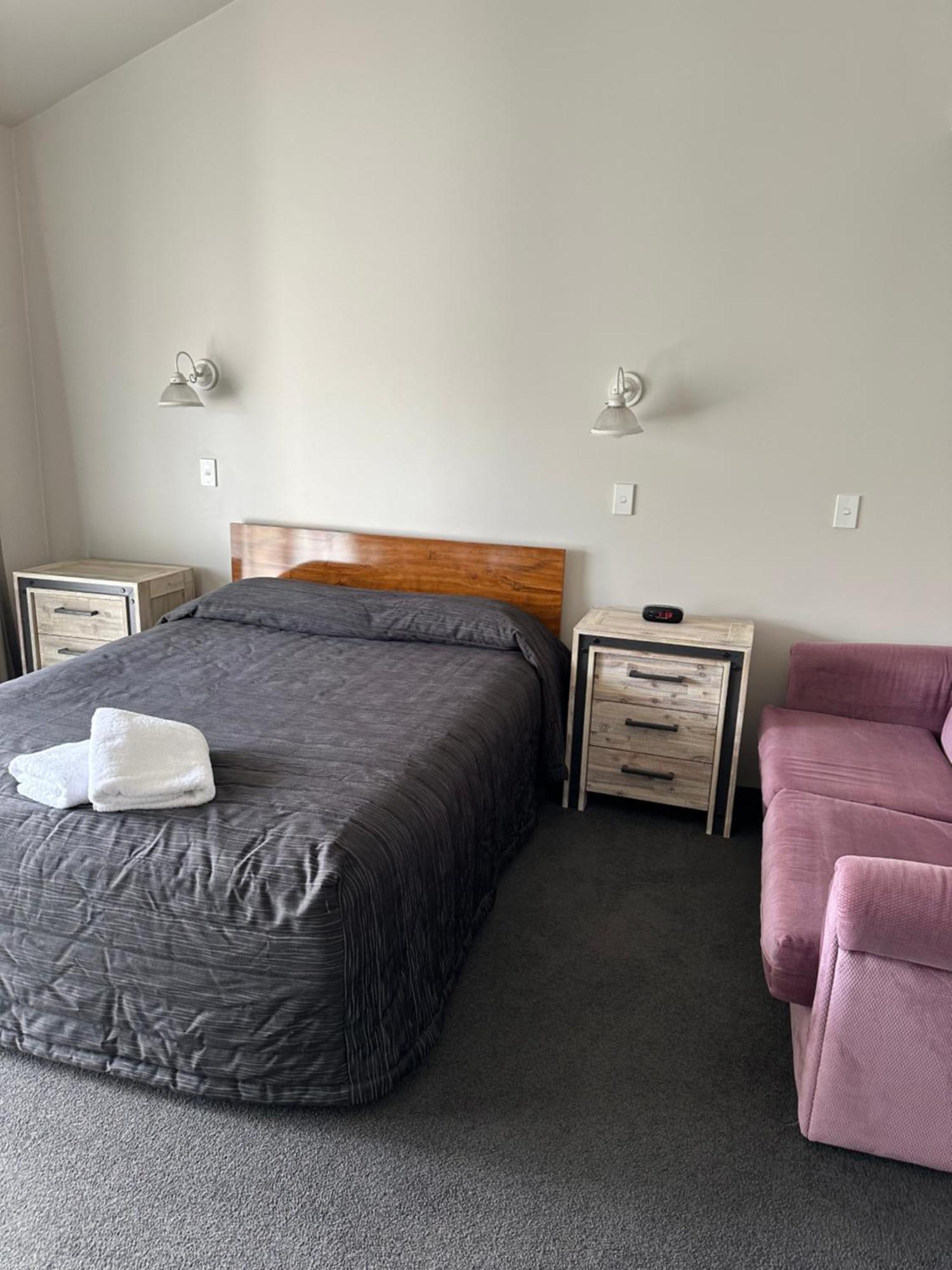 Helensborough Motor Inn Balclutha Bagian luar foto