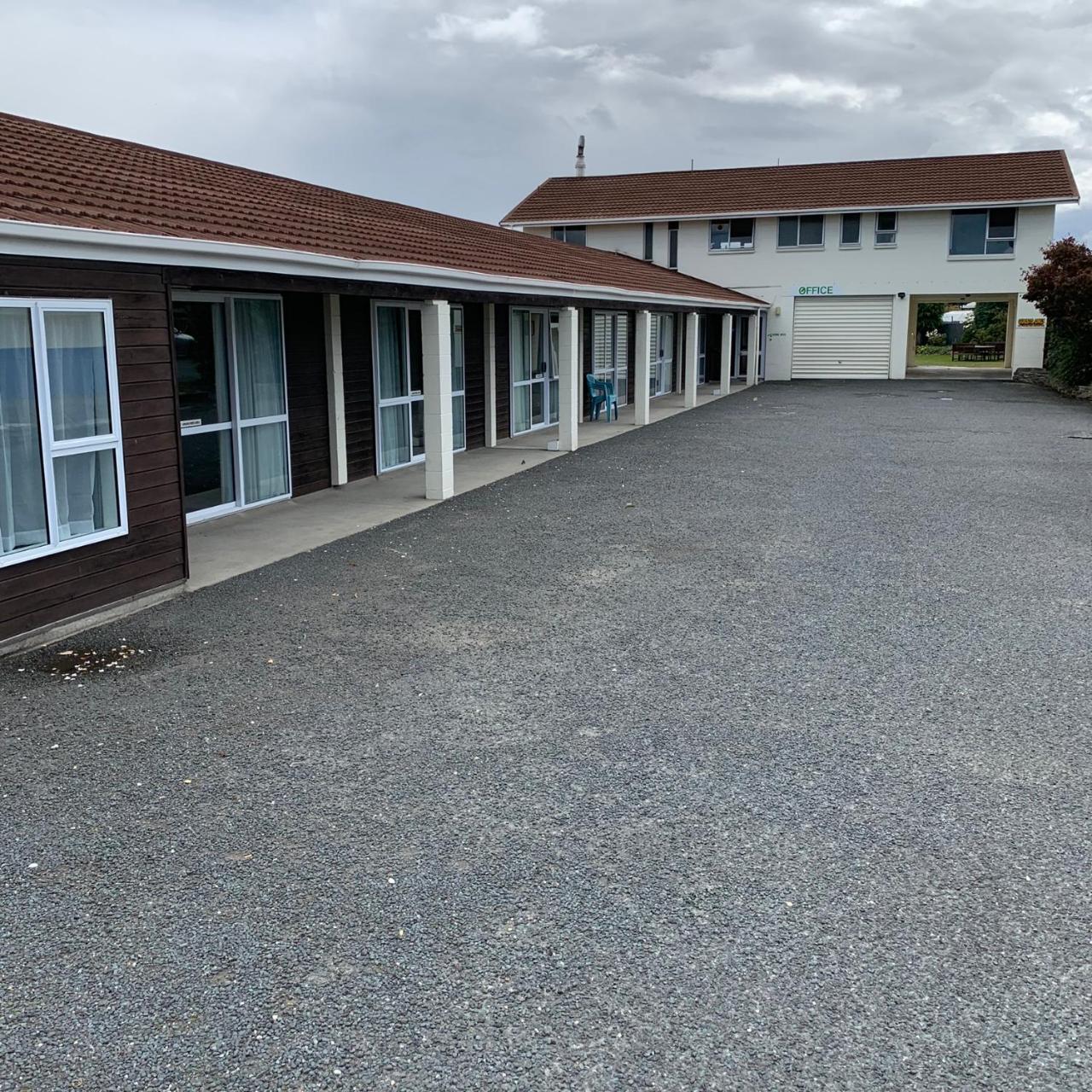 Helensborough Motor Inn Balclutha Bagian luar foto